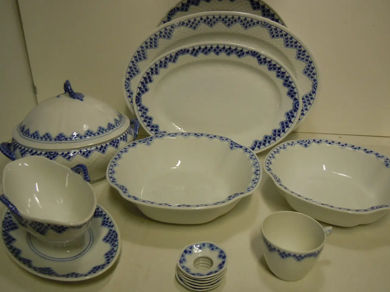 Billede 1 - OPHØRSUDSALG 1/2 pris B&G "Kronberg" Priser fra