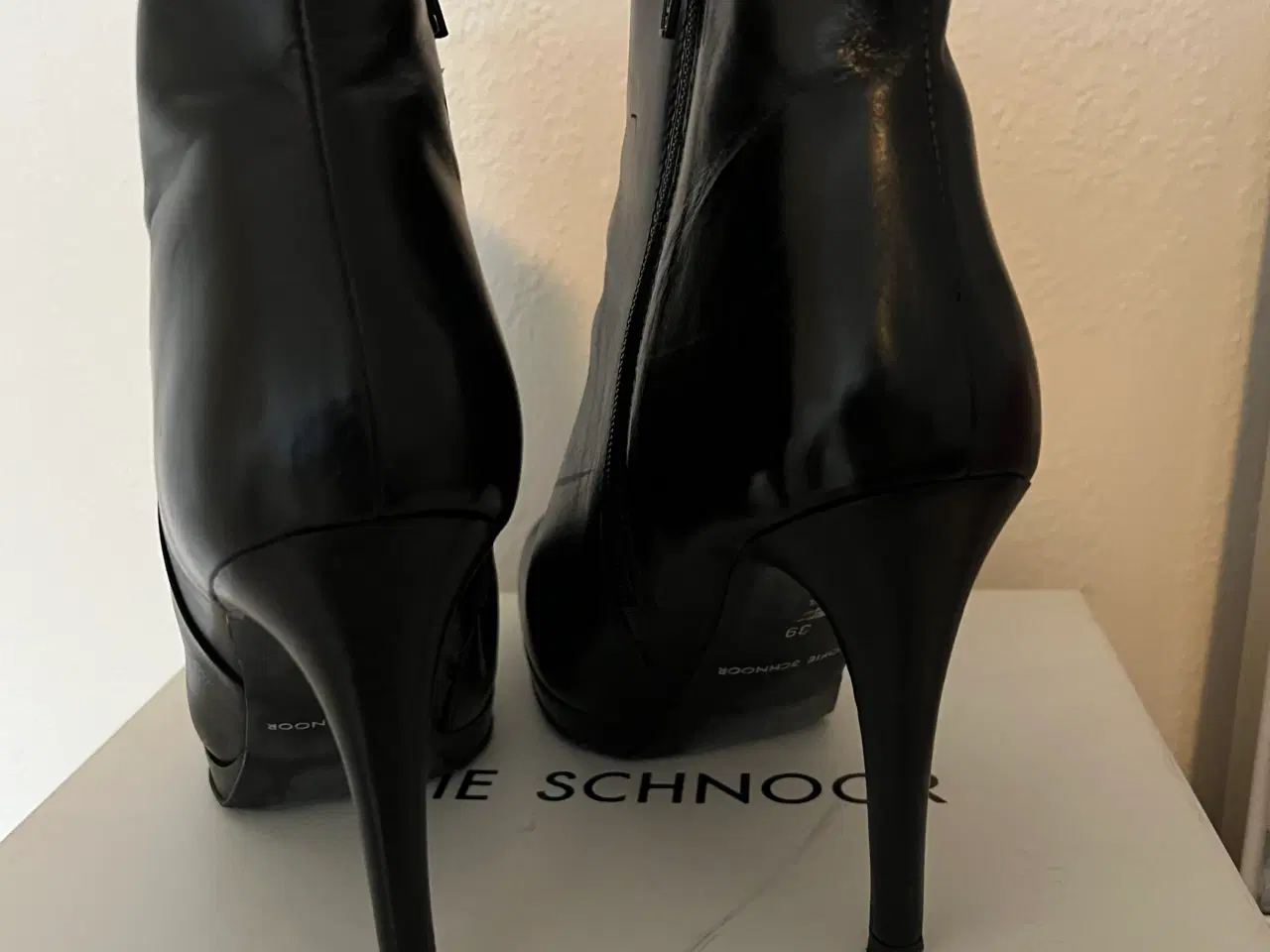 Billede 2 - Sofie Schnoor skind støvler 39