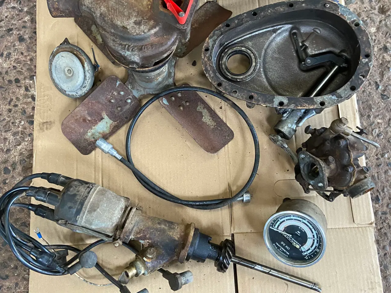 Billede 4 - MF 35 Benzin billige ophugs dele.