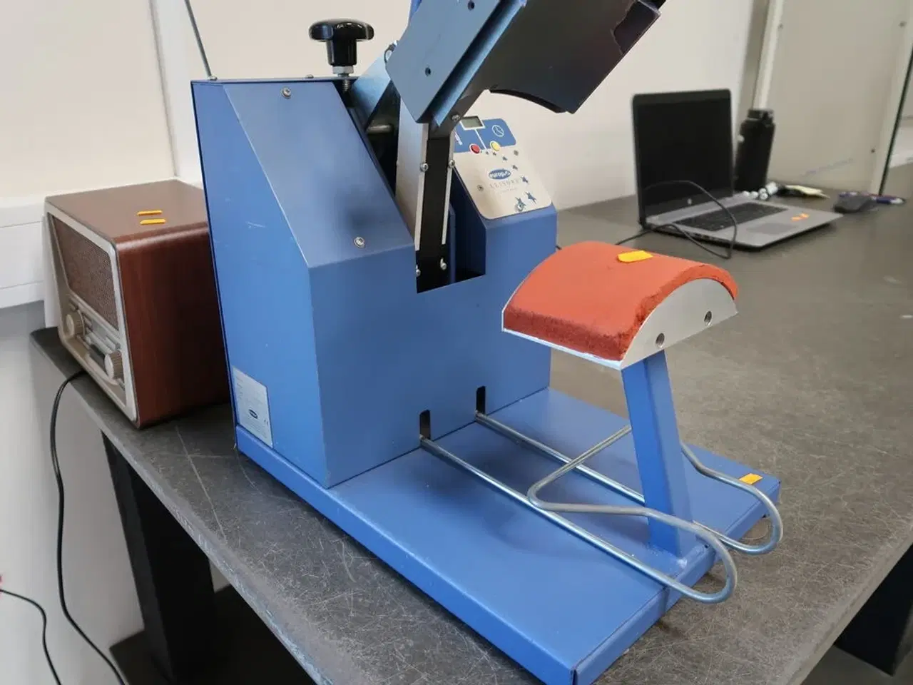 Billede 2 - Kasketpresse JARIN HF 1000
