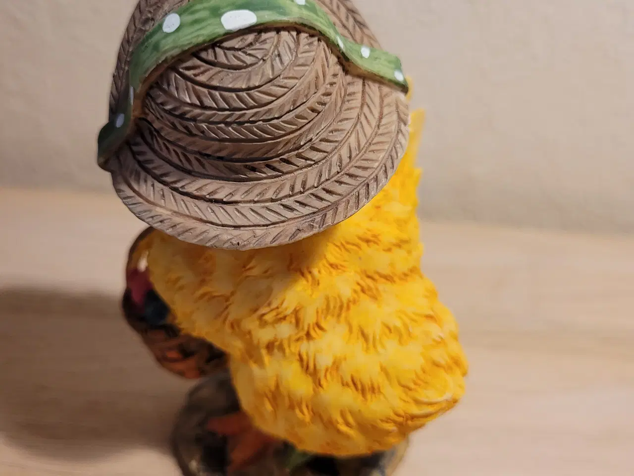 Billede 2 - Påskekylling med hat og æggekurv