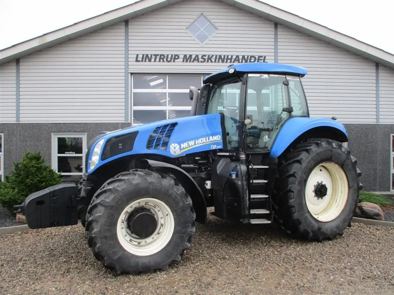 Billede 1 - New Holland T8.390 Med fin 600/70R30 og 710/70R42 dæk montering på.