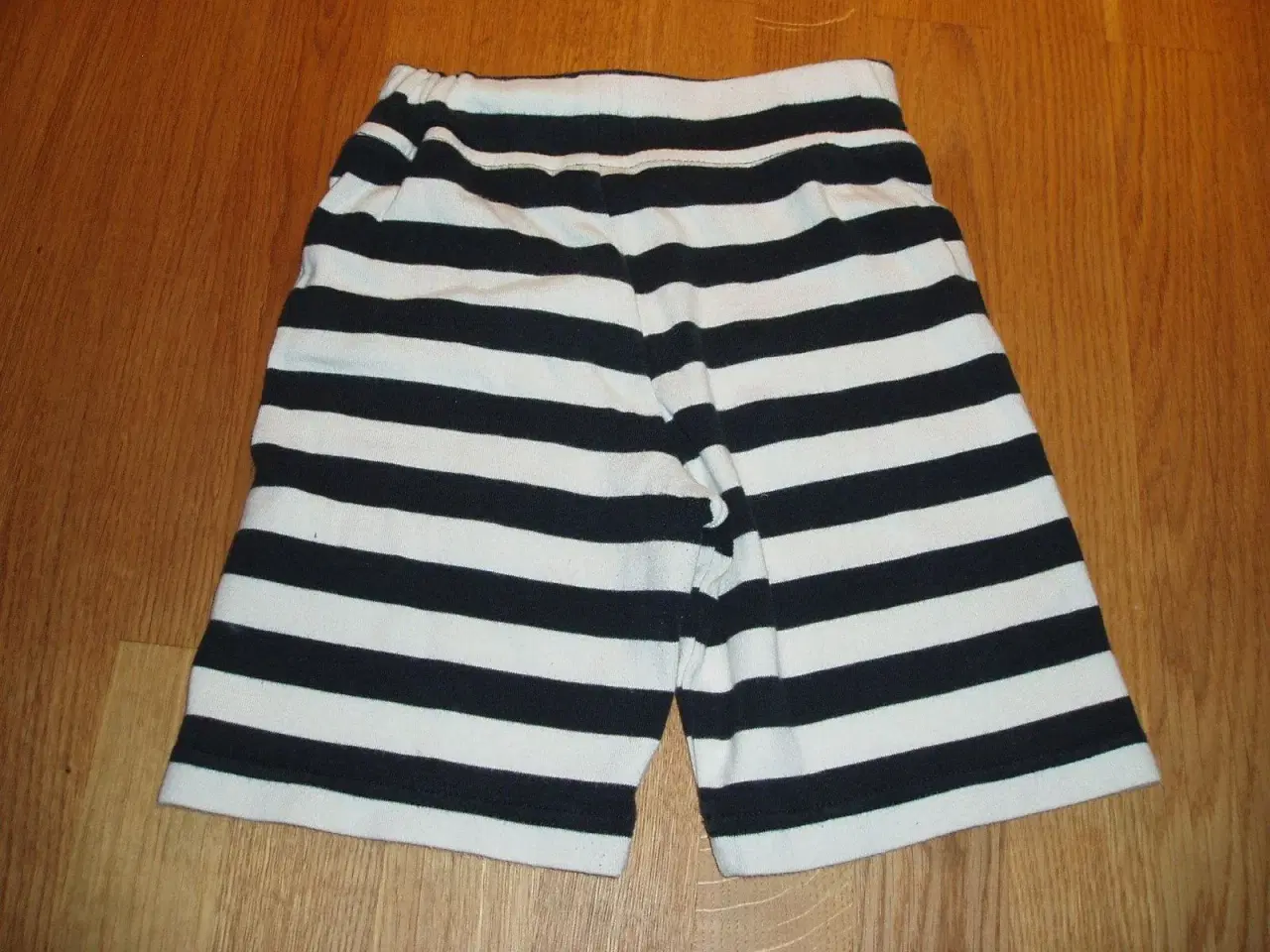 Billede 2 - Katvig shorts str. 92