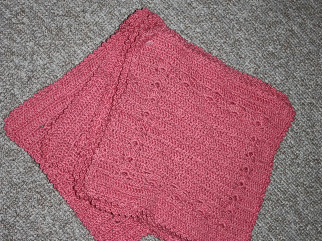 Billede 3 - Hæklede bomuld servietter eller klude 24 cm x 24 c