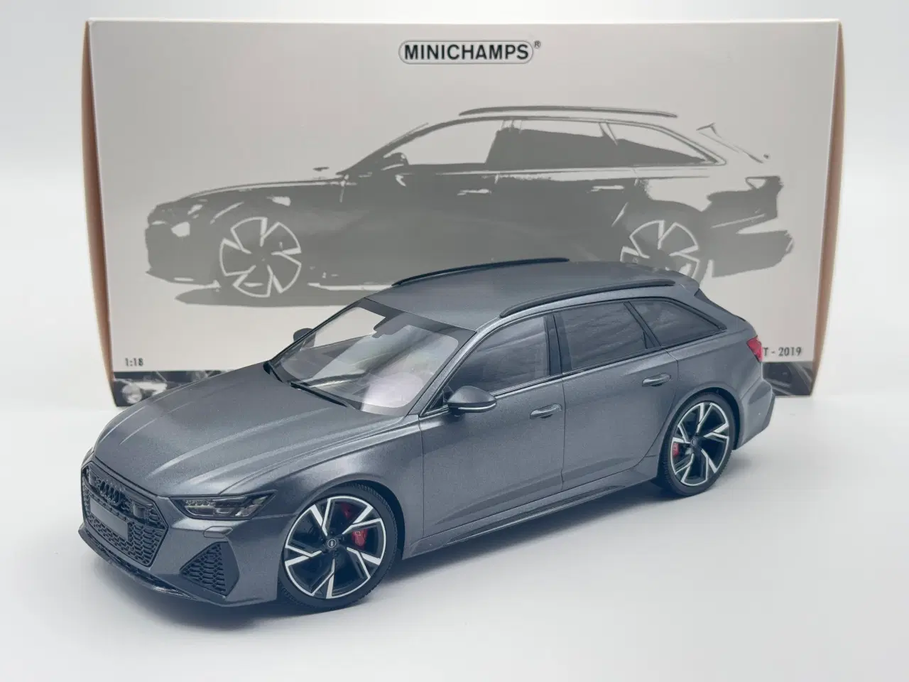 Billede 1 - 2021 Audi RS6 Avant MINICHAMPS - 1:18