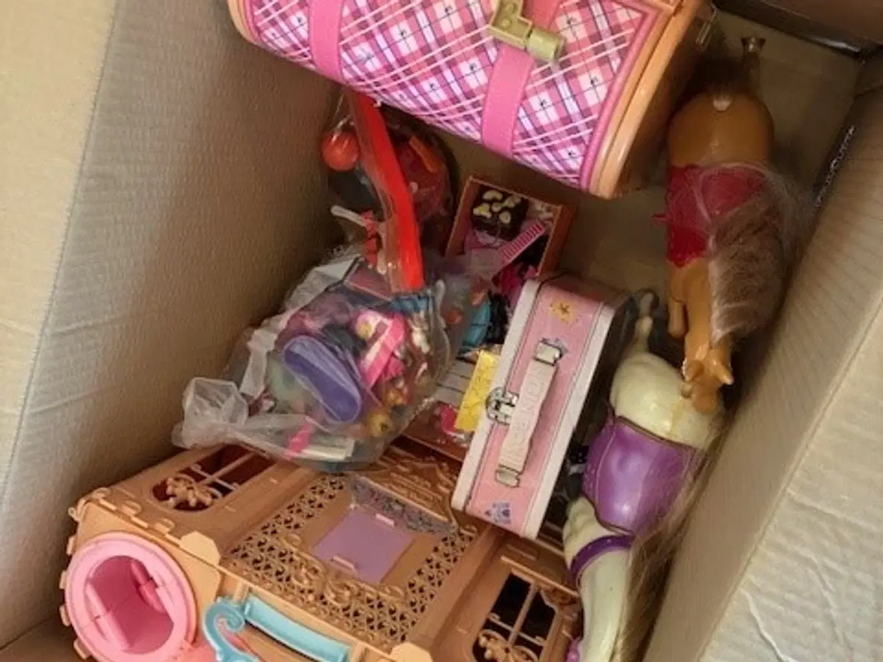 Billede 10 - Barbie dukker og tilbehør - 2 store flyttekasser
