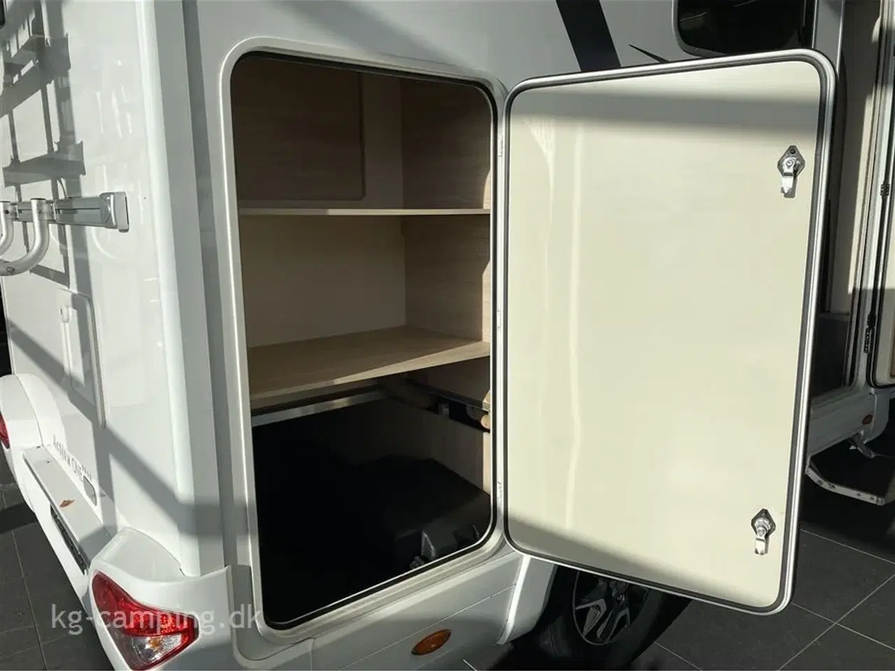 Billede 5 - 2020 - Euramobil Activa One Populær lille Euramobil med masser af skabsplads. Bemærk totallængede på 589 cm.