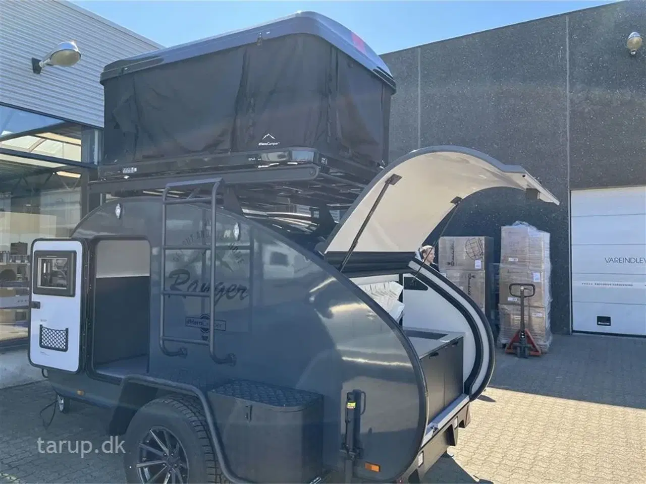 Billede 7 - 2023 - Hero Camper Ranger R   Køkkentelt, solcelle og batteripakke, alufælge, Webasto diesel fyr, Hero Camper Skyebox, markise, køleboks, endekøkken med 2 gasblus.