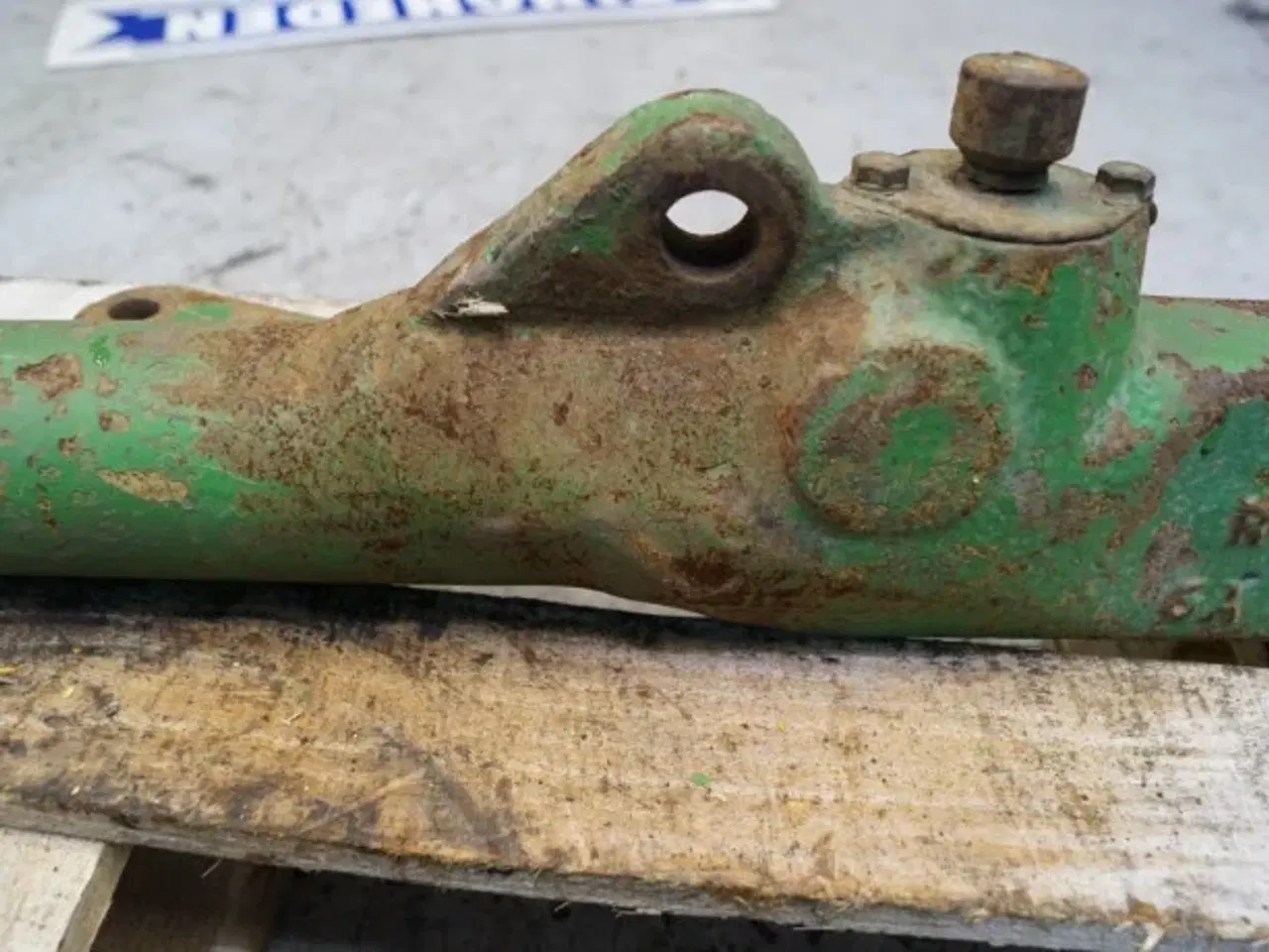 Billede 11 - John Deere 4040 R.H. Liftarm AR80666