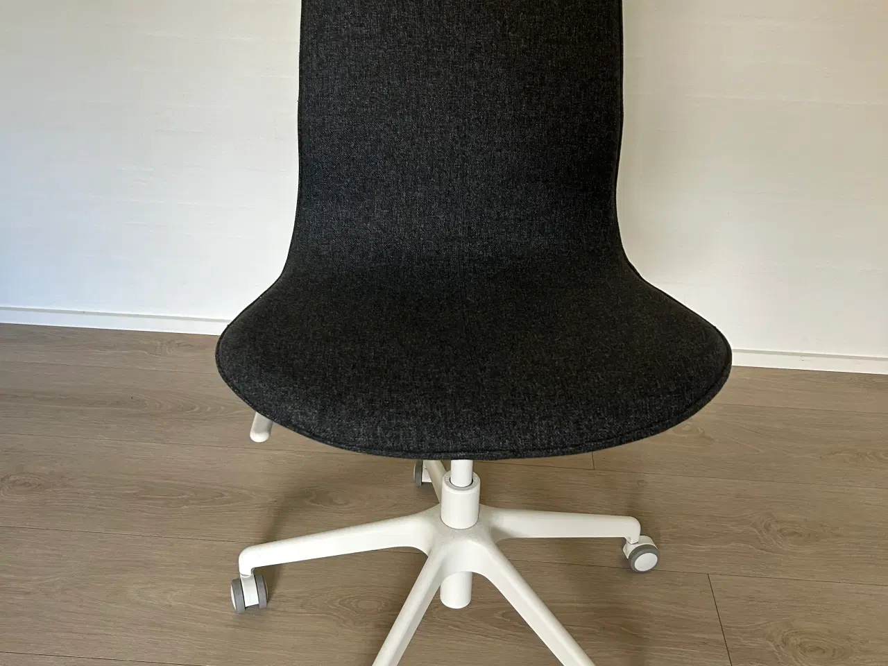 Billede 1 - Kontorstol med hvid stel