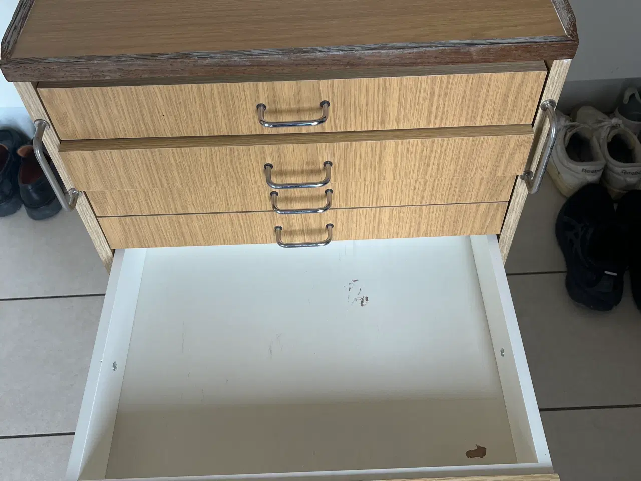 Billede 3 - Gammelt tandlæge rullebord