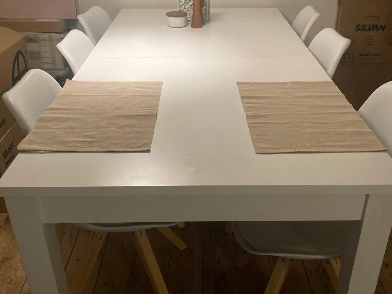 Billede 2 - Spisebord i træ