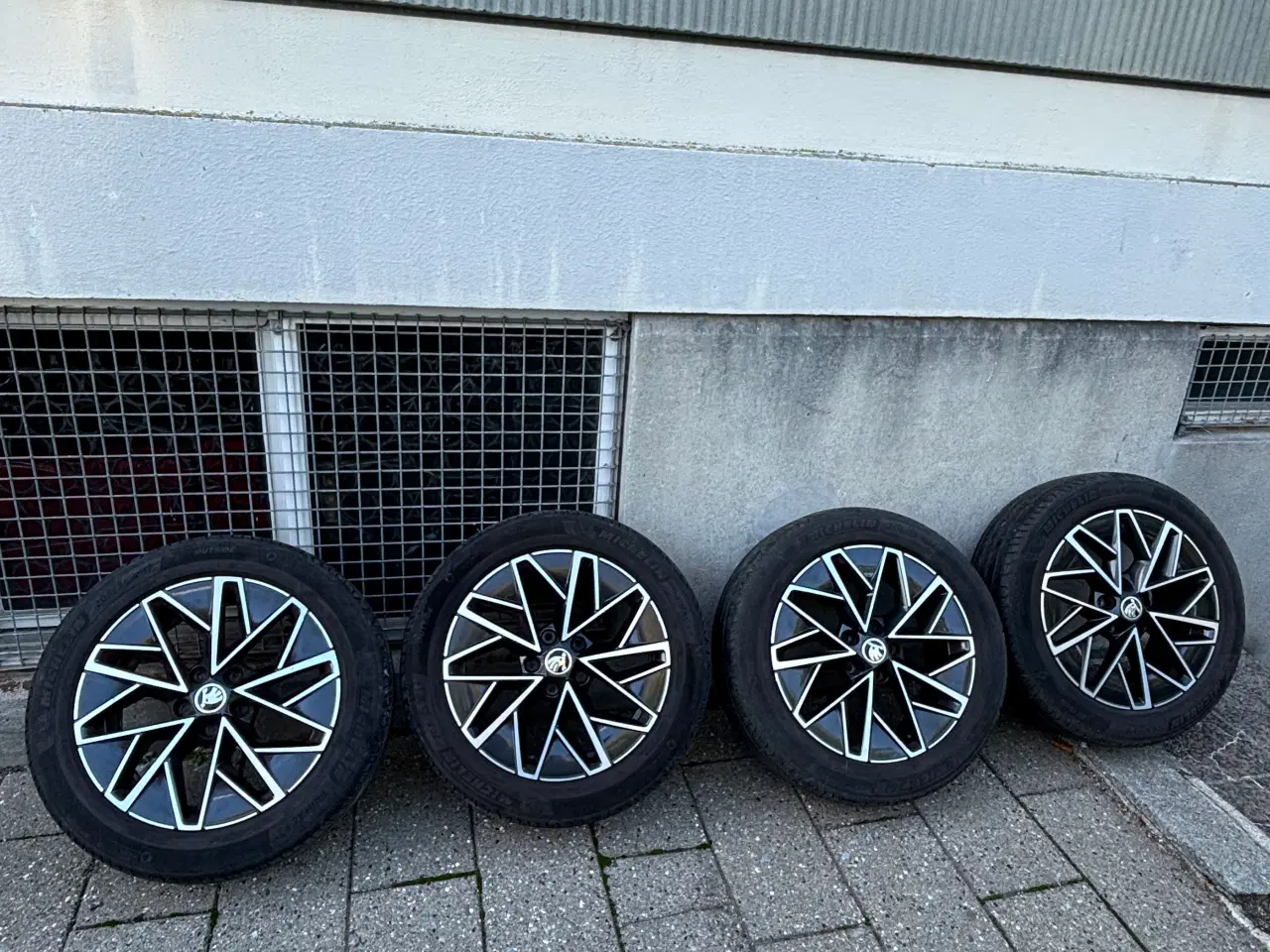 Billede 2 - 5x112 205/55 R17 Skoda alufælge med Michelin dæk