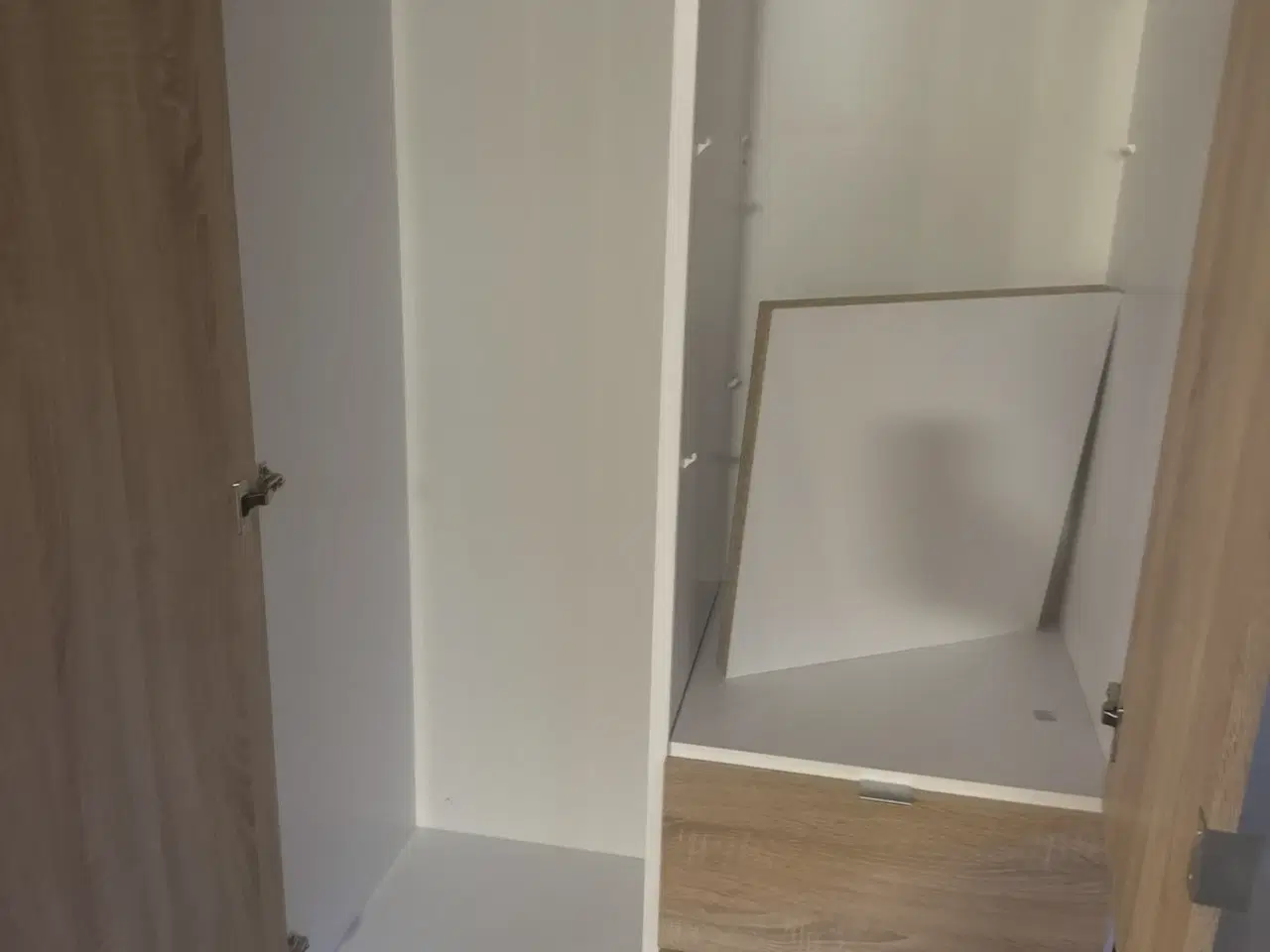 Billede 2 - Klædeskab 