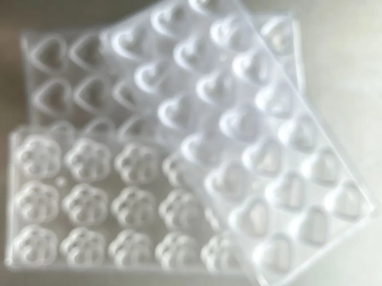 Billede 3 - 3 chokoladeforme i polycarbonat, hjerter og blomst