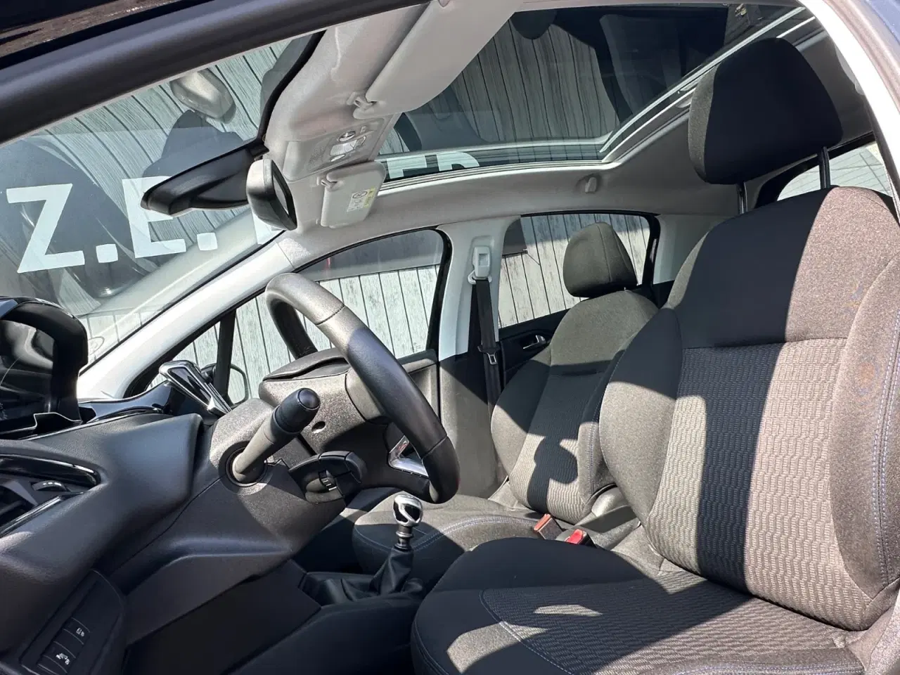 Billede 7 - Peugeot 208 1,5 BlueHDi 100 Signature Sky
