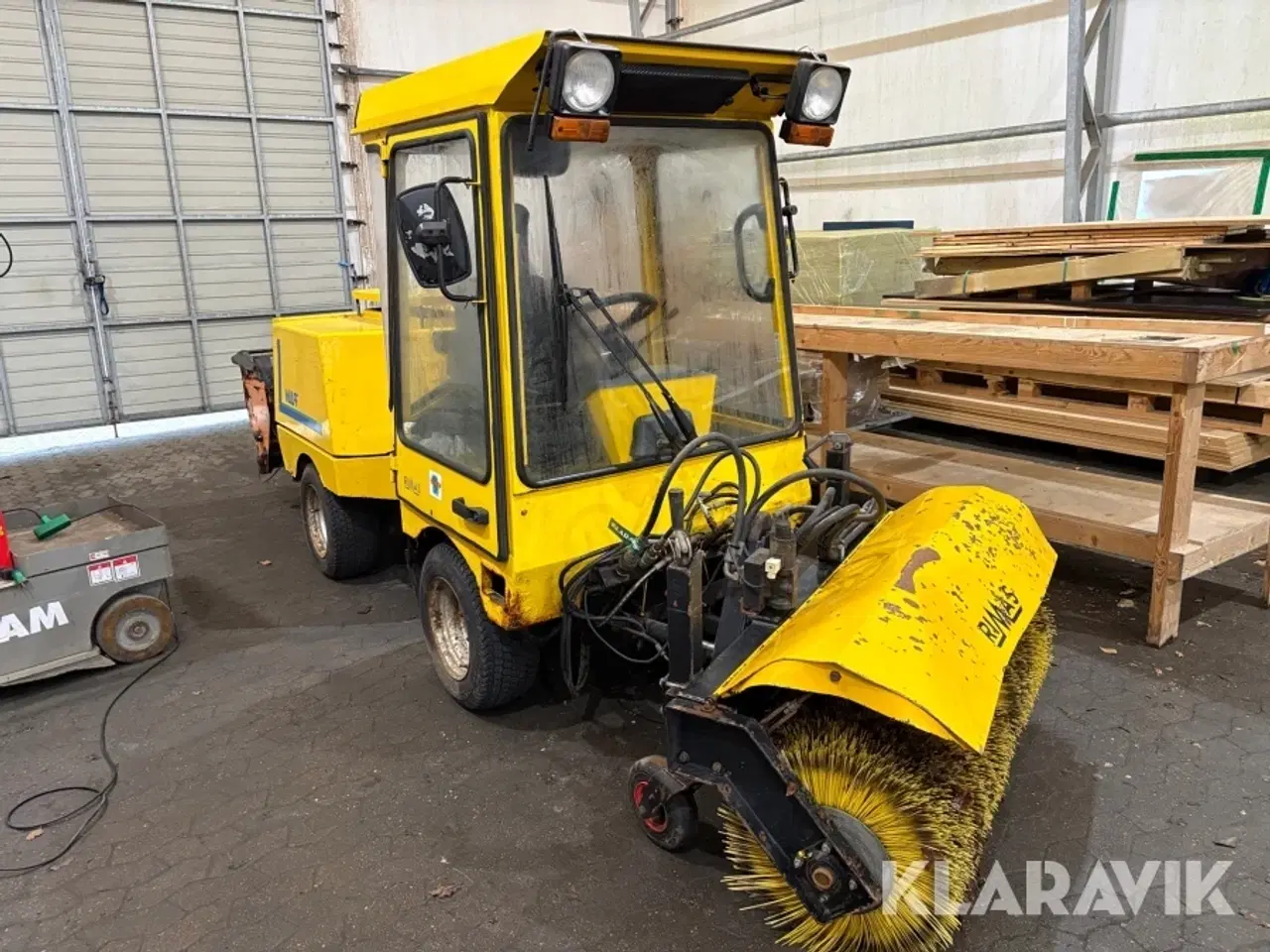 Billede 3 - Redskabsbærer Rimas / Wulff W400 - med kost og Saltspreder