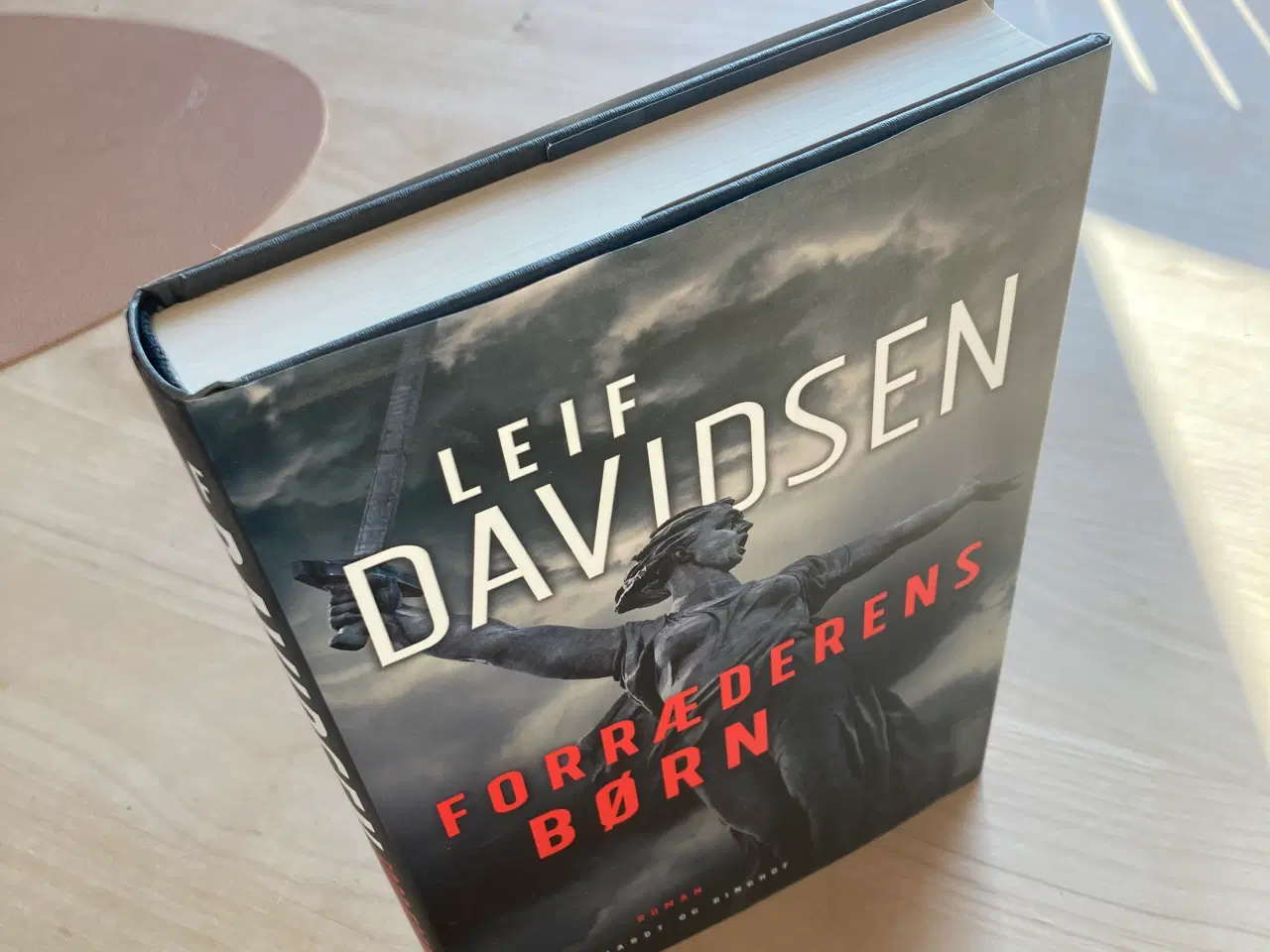 Billede 1 - Forræderens børn af Leif Davidsen