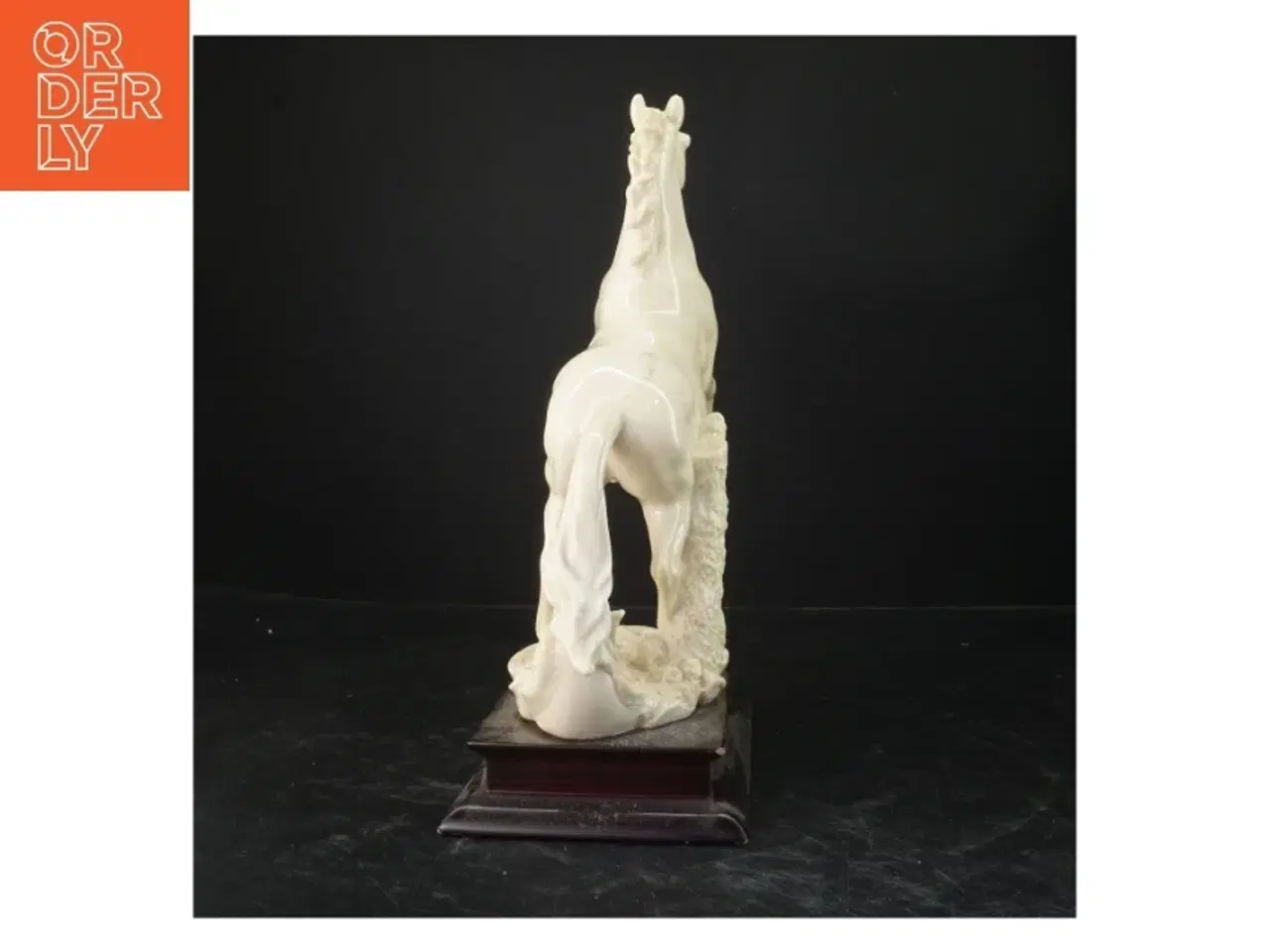 Billede 2 - Stående hesteskulptur (str. 36 cm)