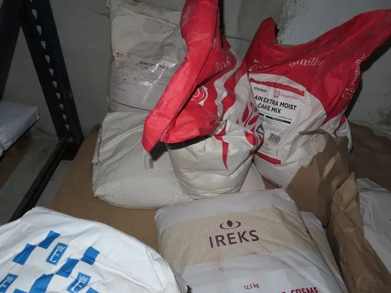 Billede 16 - Pallereol med indhold