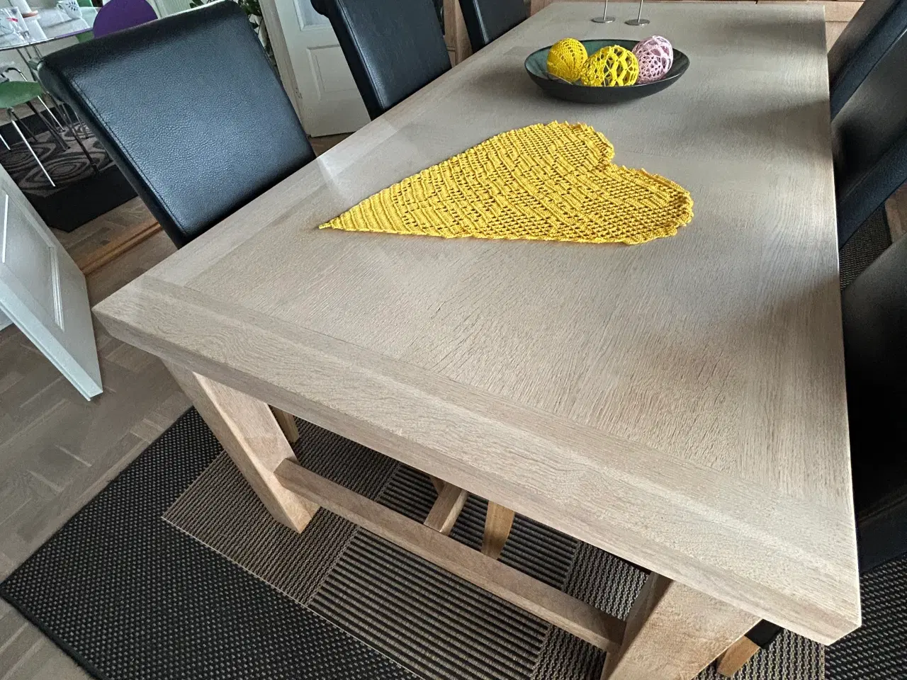 Billede 1 - Spisebord egetræ med 6 stole
