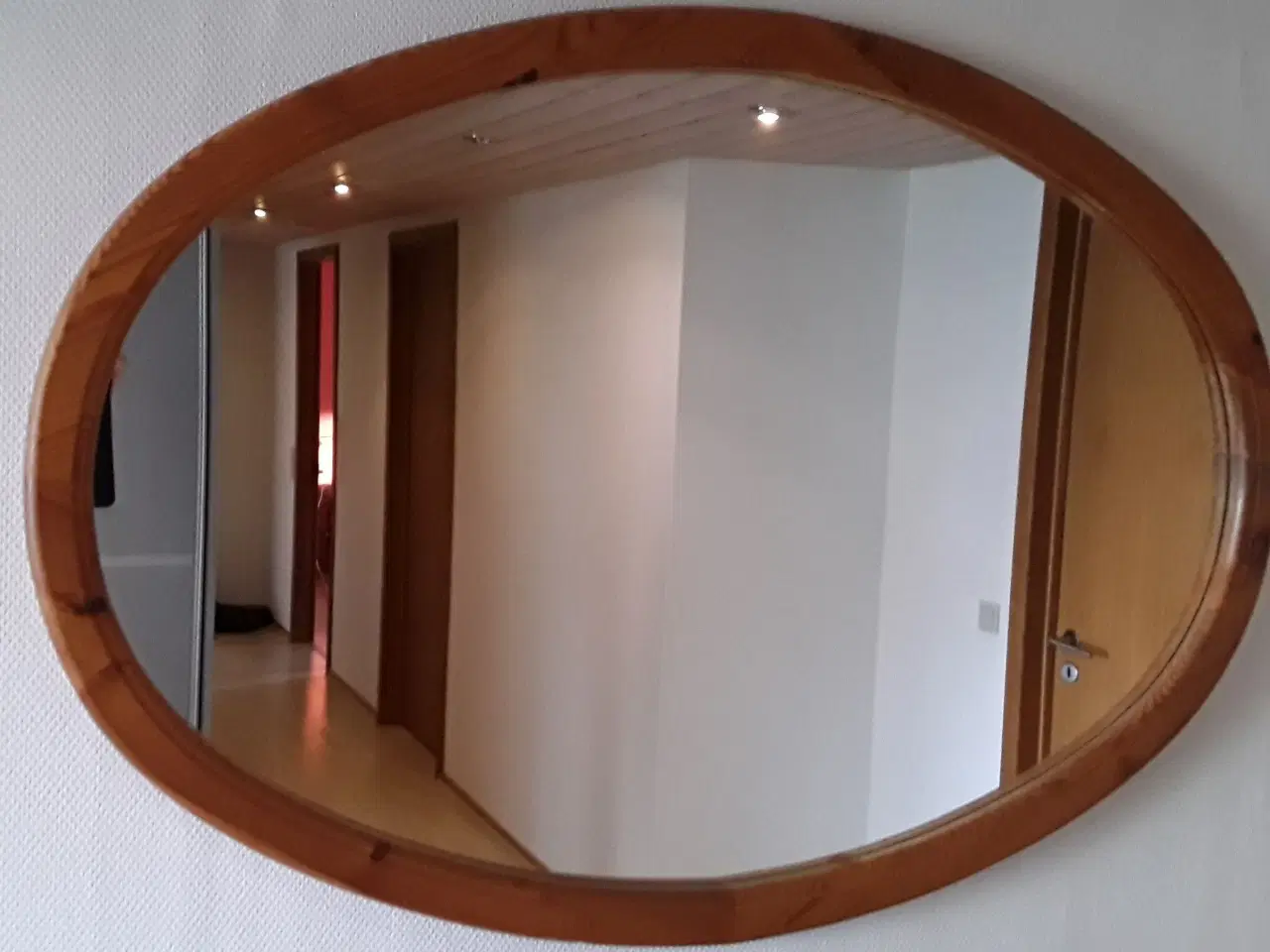 Billede 1 - spejl på væggen der - Ovalt spejl