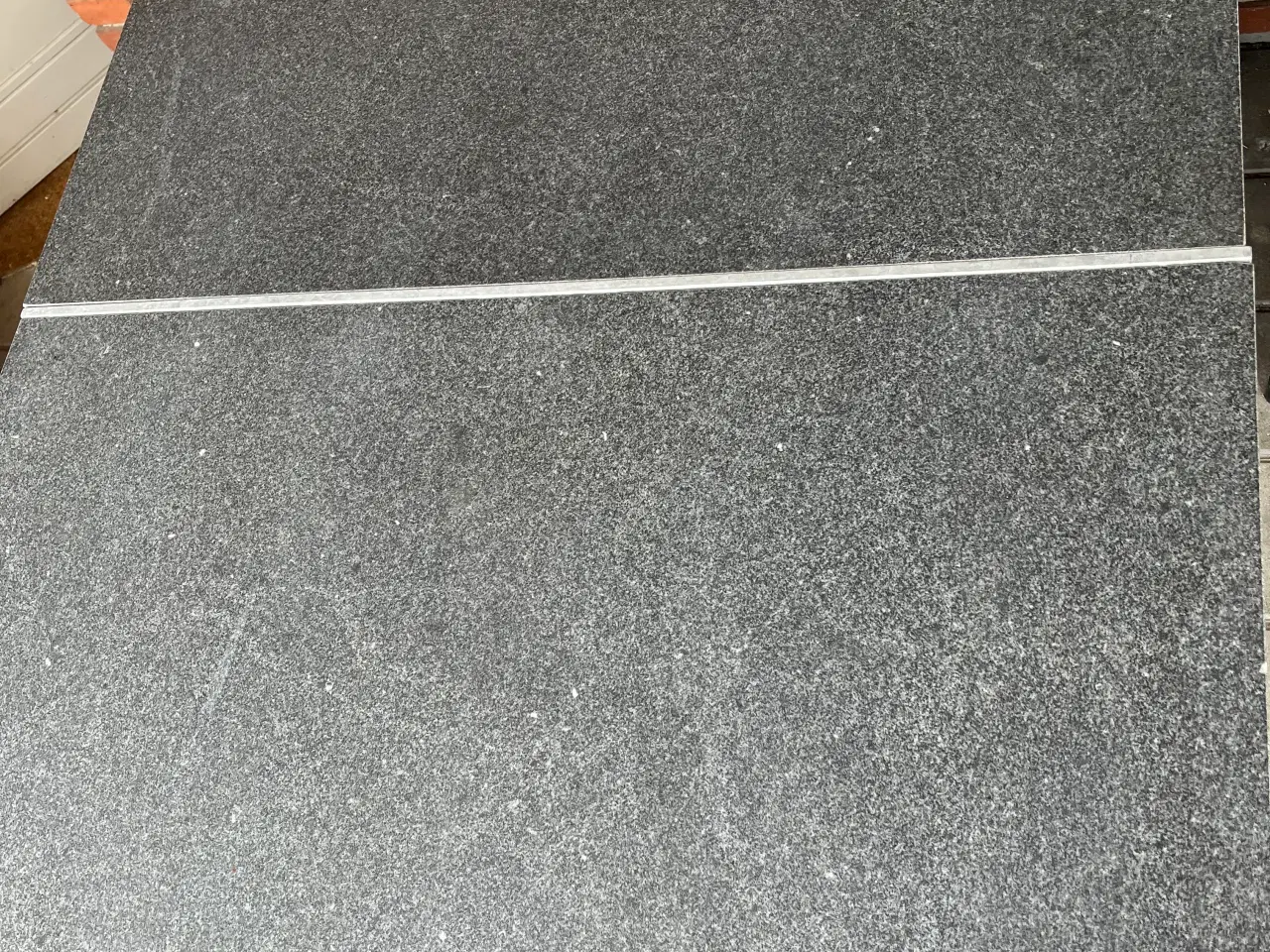Billede 3 - Havebord i galvaniseret stål og granit