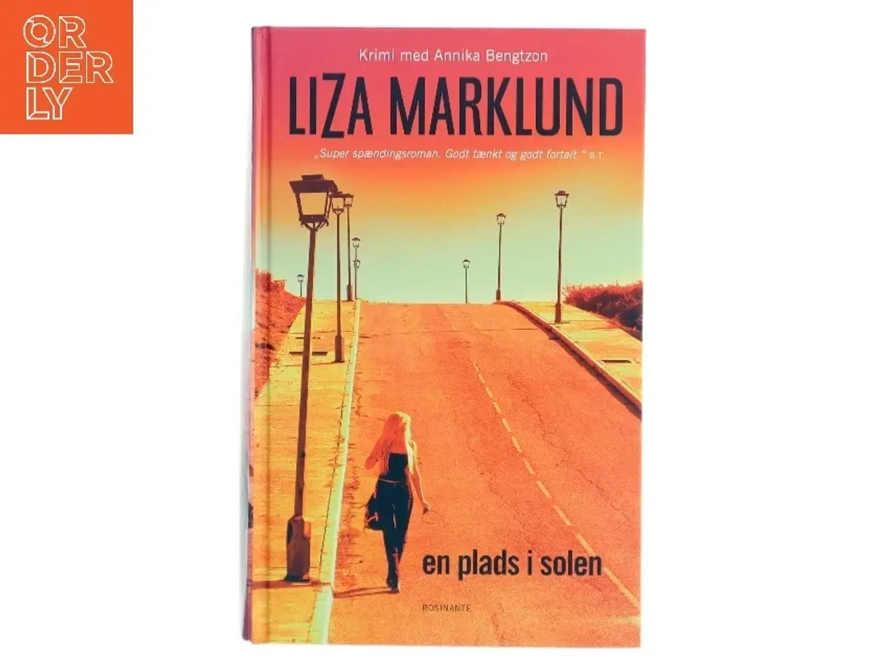 Billede 1 - En plads i solen : krimi af Liza Marklund (Bog)