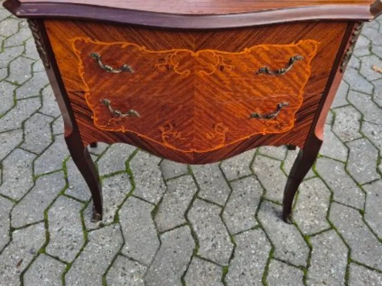 Billede 1 - Antik kommode og spejl sælges