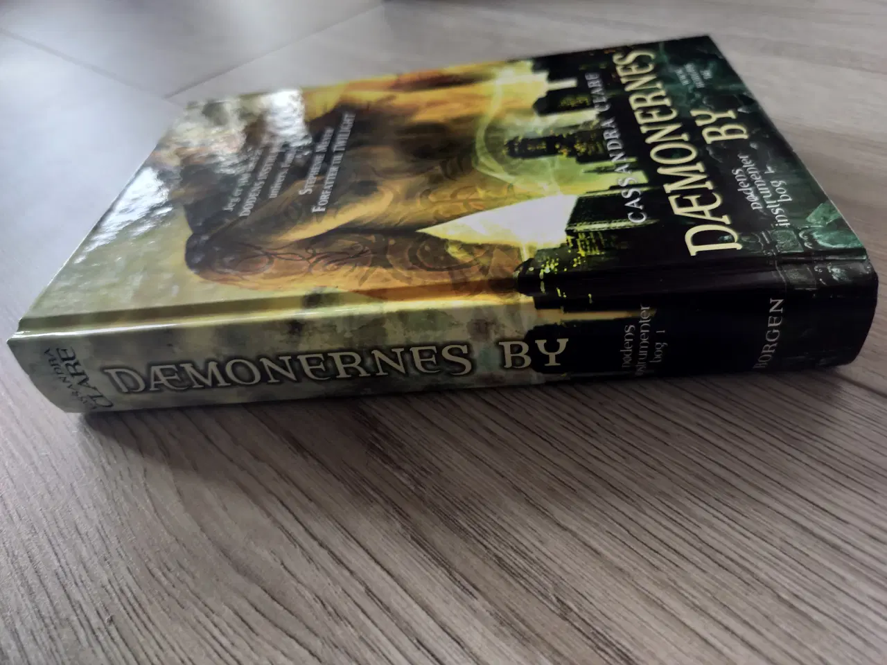 Billede 3 - Dæmonernes by af Cassandra Clare 