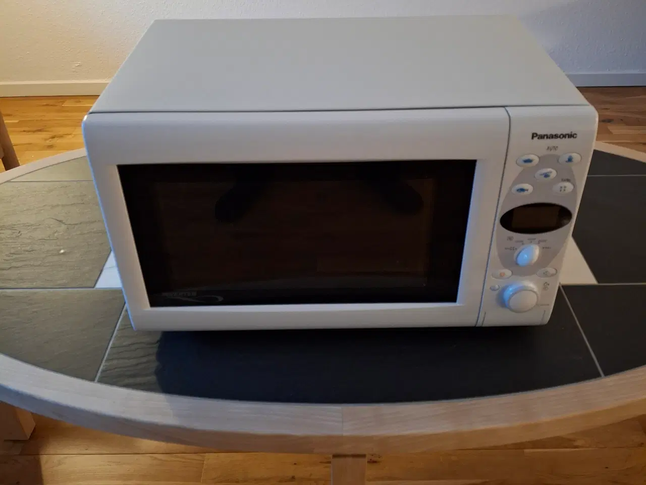 Billede 1 - Panasonic Hvid Microbølgeovn