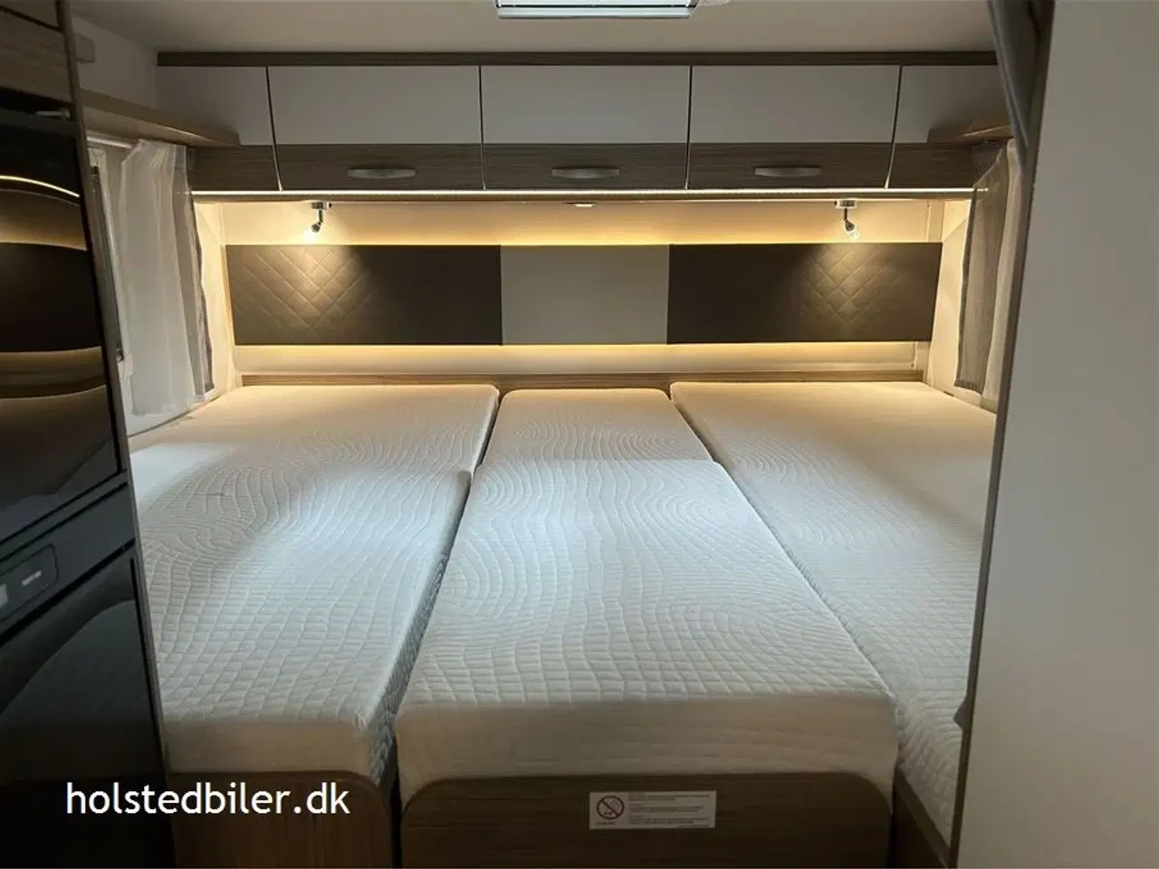 Billede 13 - 2023 - Carado T 337 Emotion   KM KUN 22000 og 9 trins automatgear.