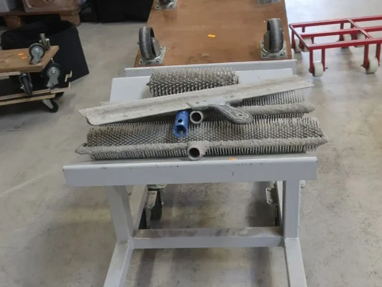 Billede 3 - 2 stk. vogne med indhold