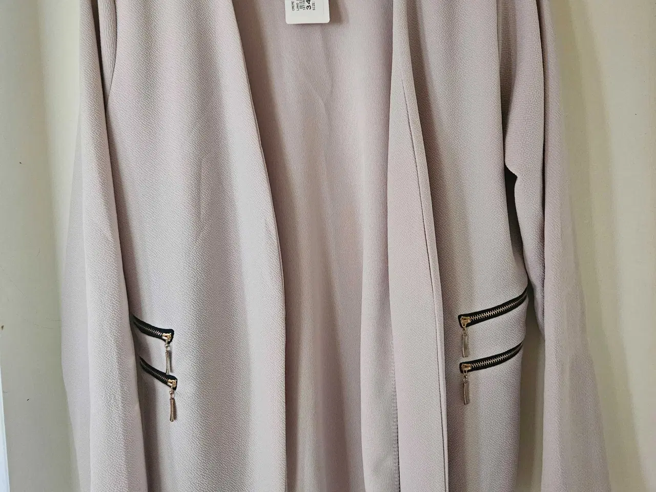 Billede 2 - CREME FRAICHE beige jakke, størrelse XL