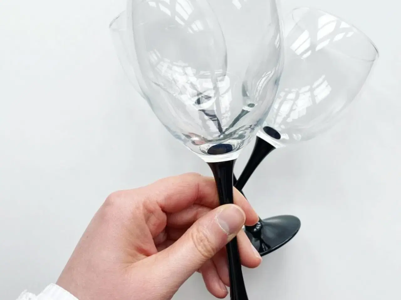 Billede 1 - Luminarc vinglas m sort stilk, 21 cm, pr stk