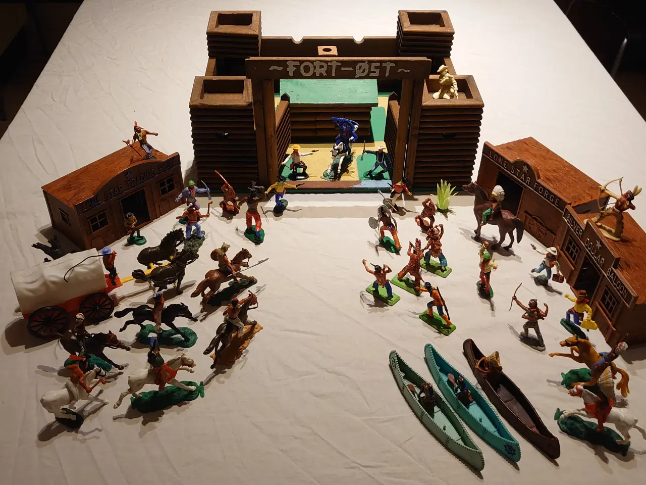 Billede 1 - Fort Øst med 3 Lone Star bygninger og 40 dele.