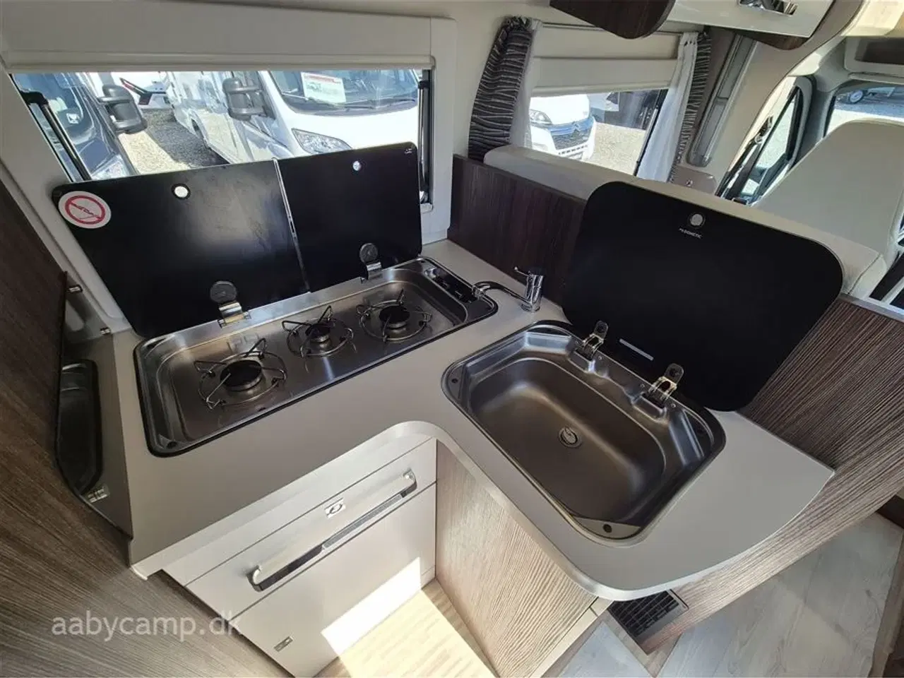 Billede 13 - 2019 - Benimar Tessoro 463   Markise. batteri. solcelle. lædersæder. undervognsbehandlet. Ekstra låse op Bil og Bo-del. fuld service frem til 98,000 km.