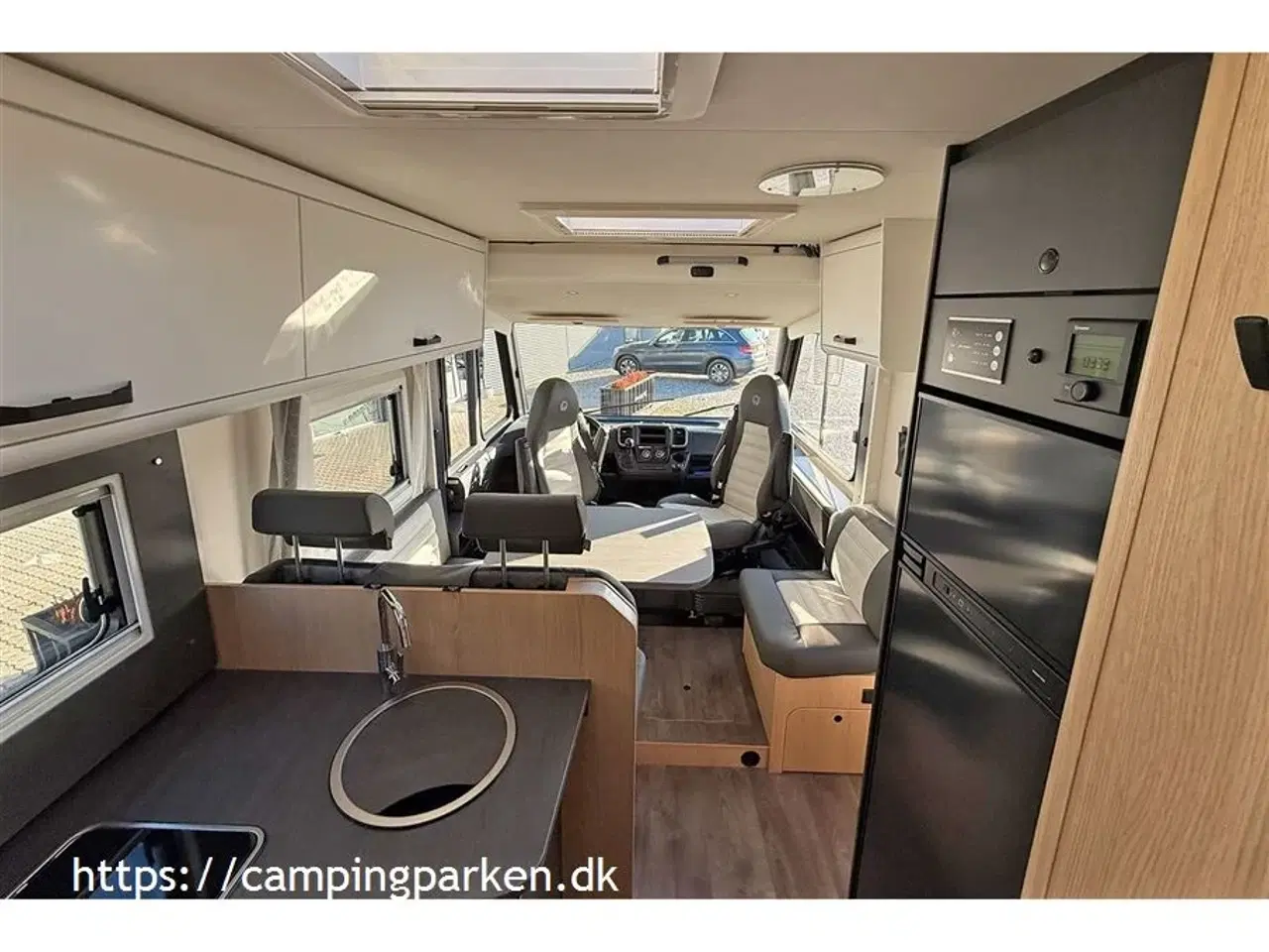 Billede 5 - 2026 - SunLight I 68 Adventure Edition   Sunlights flagskib med enkeltsenge, automatgear, 180hk og 4.400 kg. chassis