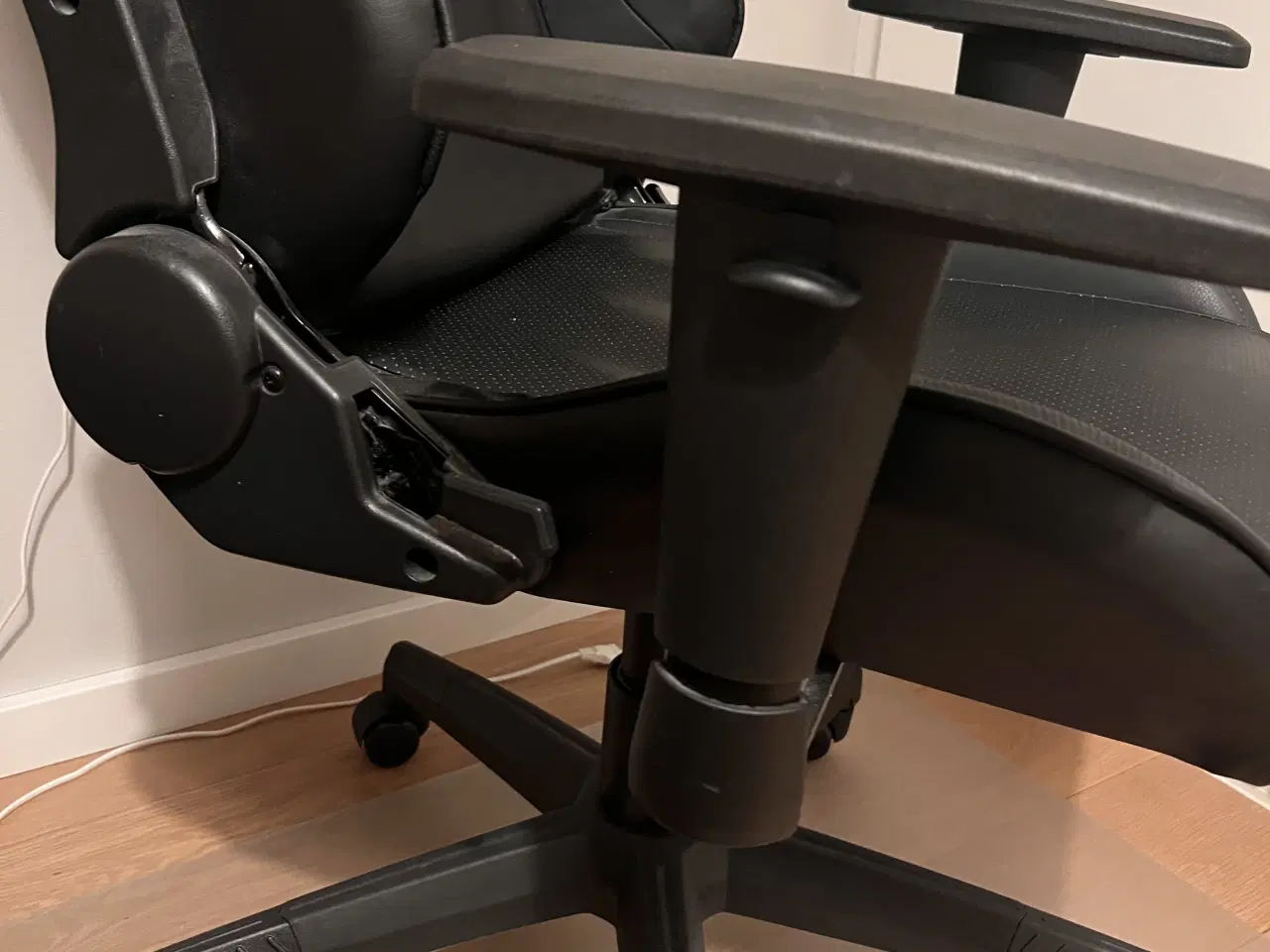 Billede 2 - Gamer stol og køreunderlag