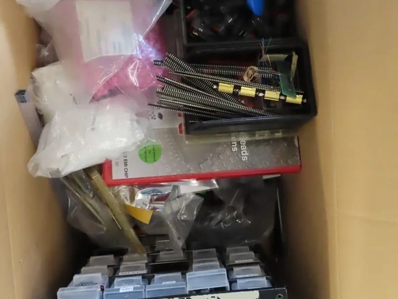 Billede 15 - Palle med rester fra TC ELECTRONIC