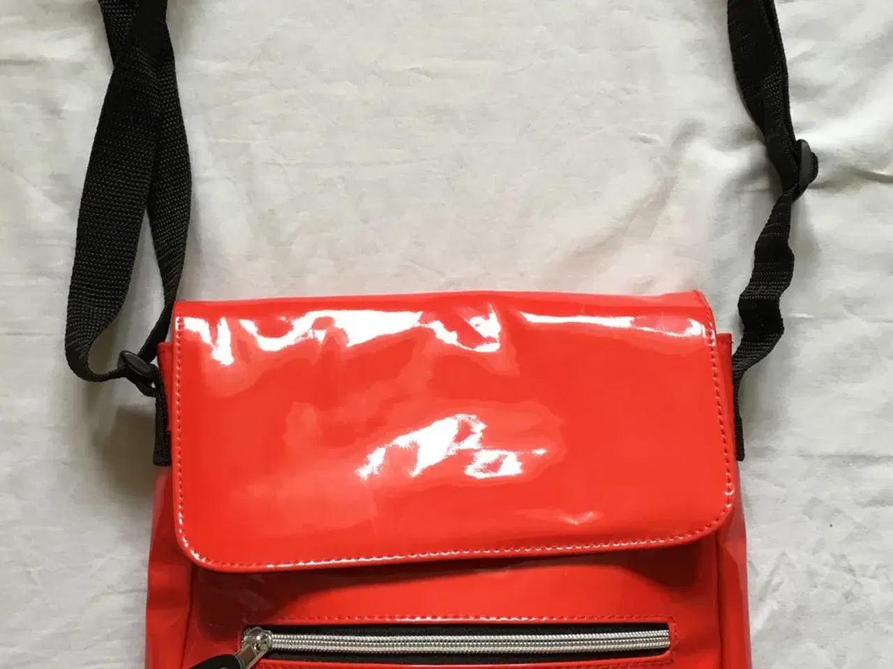 Billede 2 - Flot rød taske 