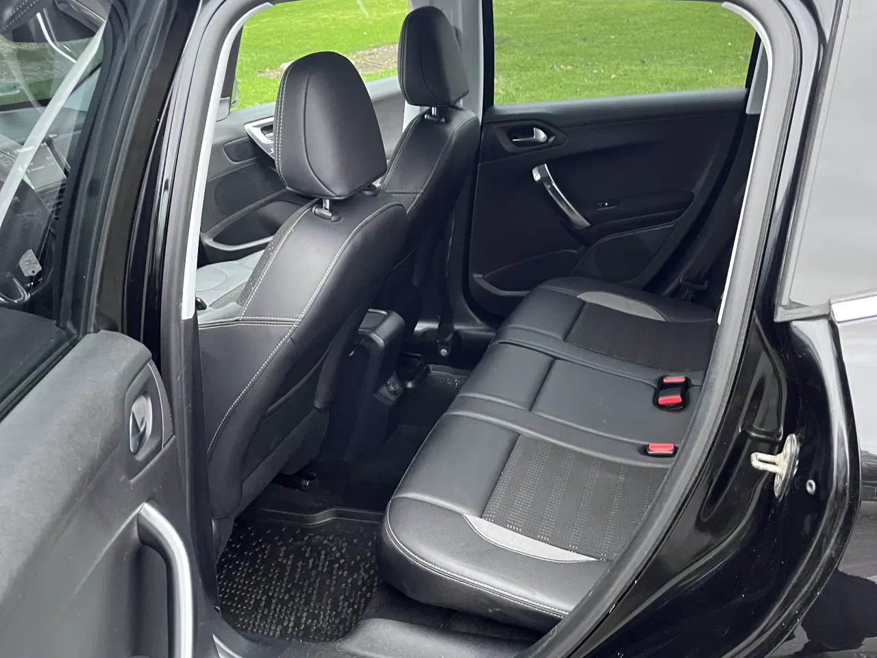 Billede 8 - 🚗 Peugeot 2008 Allure – Ny Syn & Ny serviceret