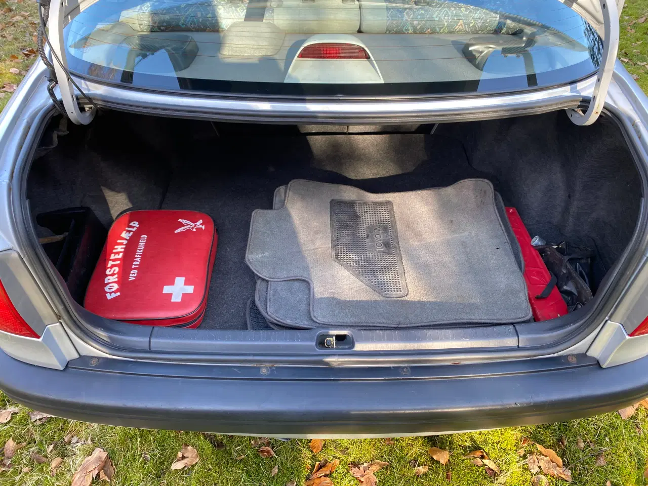 Billede 14 - Toyota Corolla 1.3 4d sølvmetal