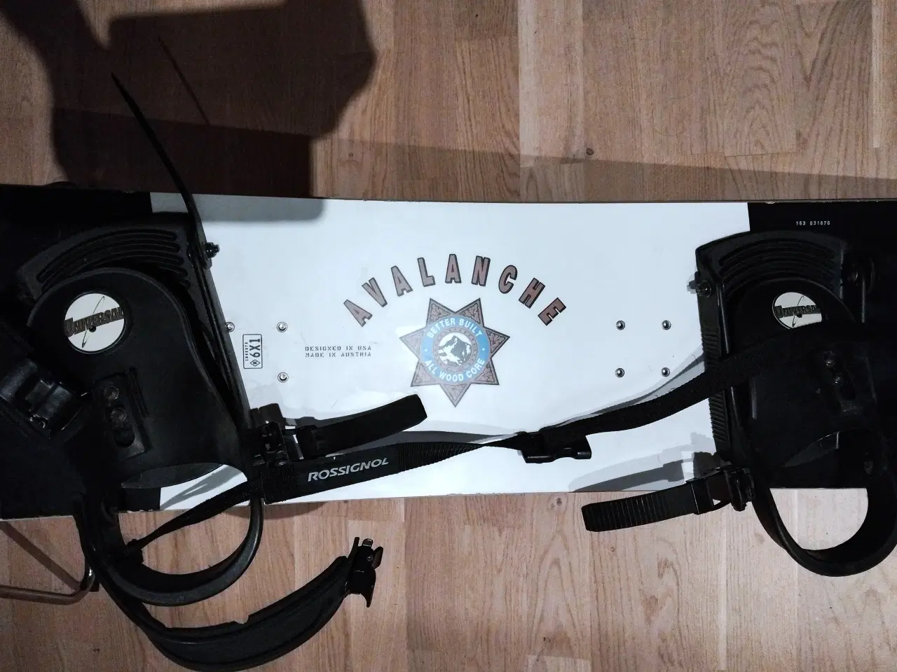 Billede 1 - FLOT SNOWBOARD AVALANCHE PATROL 153 med ROSSIGNOL