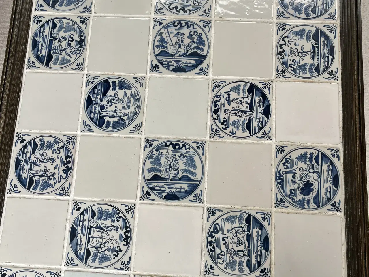 Billede 2 - Kakkelbord med historiske kakler