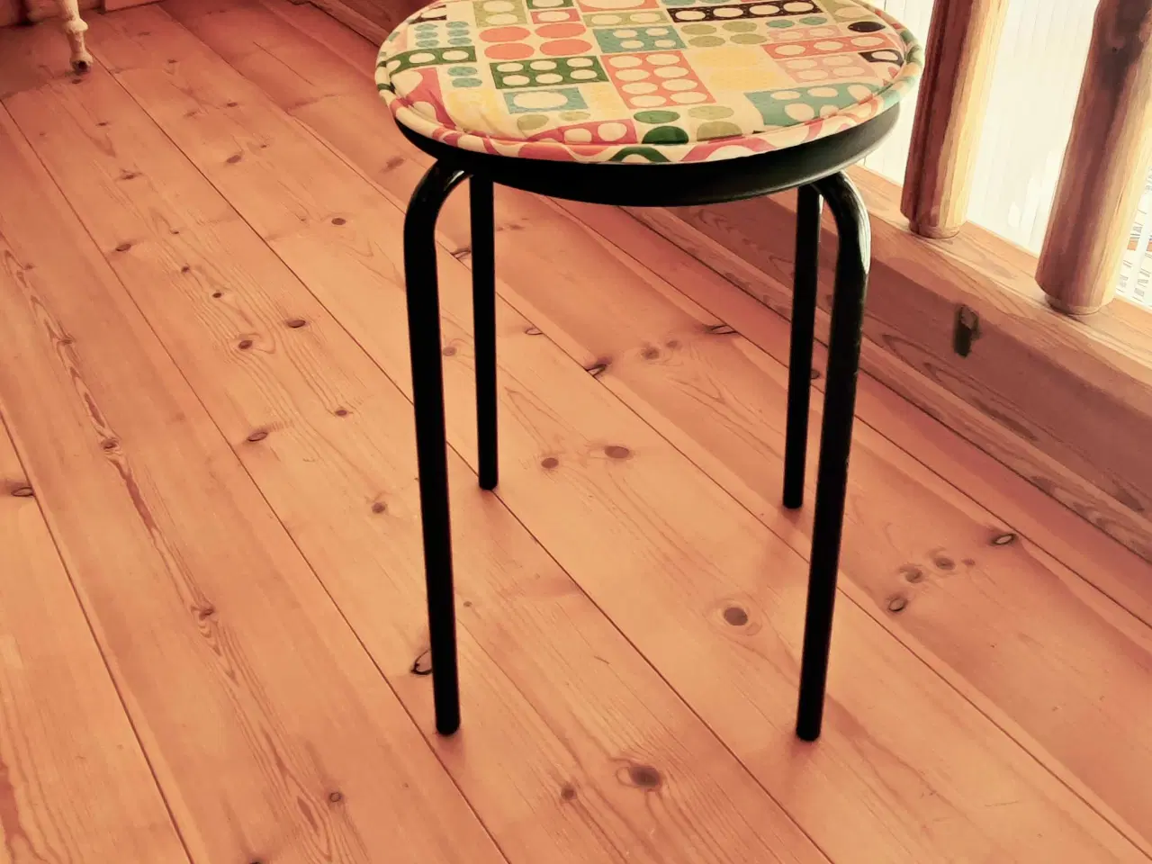 Billede 8 - Skrivebord, 2 skamler og kontorstol