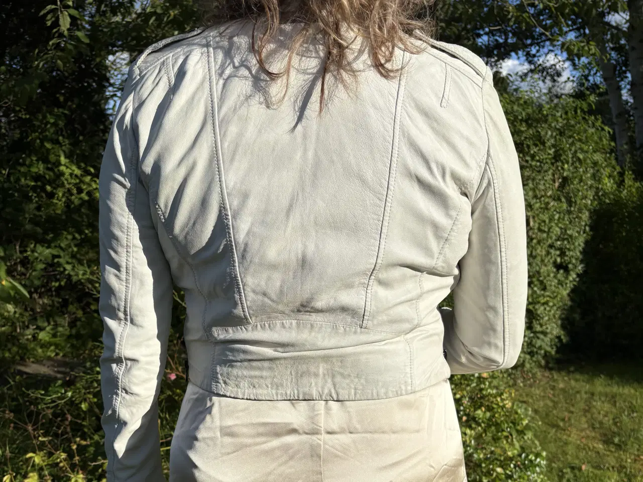 Billede 2 - Dame unik hvid læderjakke M38/40 Bod & Christensen