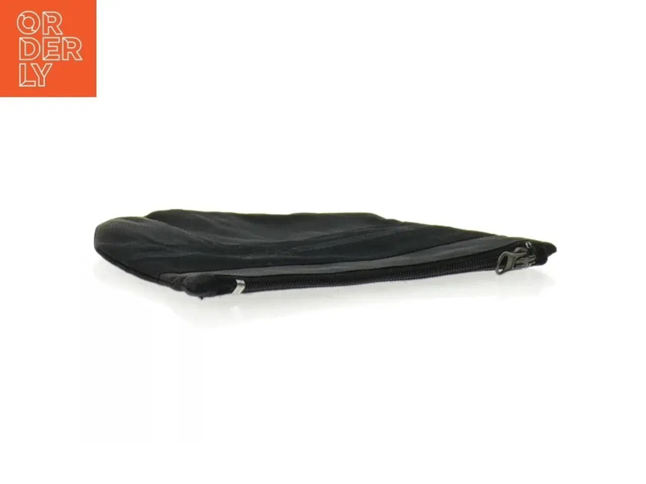 Billede 3 - Sort kosmetikpung fra Maxmara (str. 15 x 11 cm)