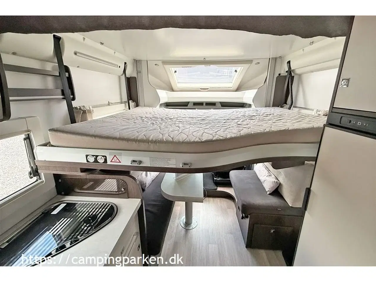 Billede 5 - 2022 - Benimar   Vinterisoleret Benimar med queensbed og face-to-face siddegruppe
