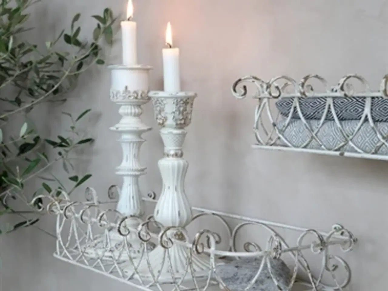 Billede 2 - Rustikke hylder i fransk vintagestil